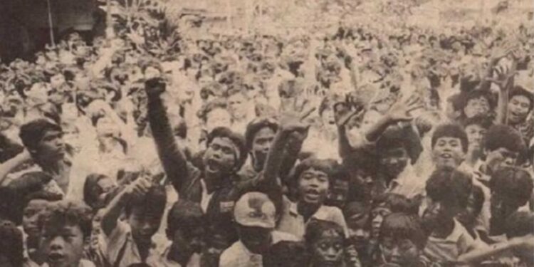 Pesta Persib Juara dari Masa ke Masa: Tradisi Bobotoh “Membirukan” Kota Bandung